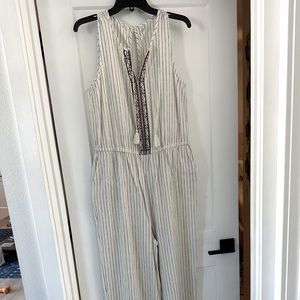 White jumper with navy details